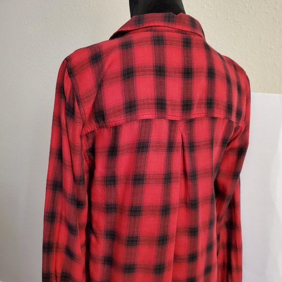 American Eagle boyfriend fit button-down long sleeves shirt size medium. - Picture 9 of 11